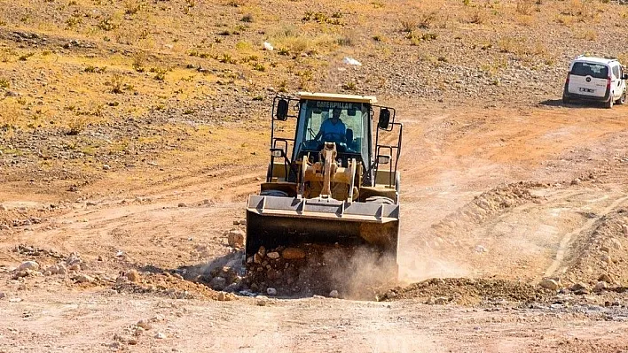 Büyükşehir Belediyesi yol açma çalışmalarına devam ediyor
