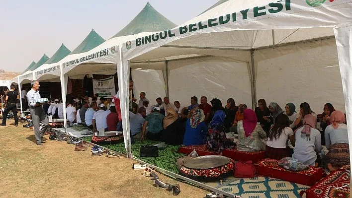 Bingöl'de kardeşlik sofrası kuruldu
