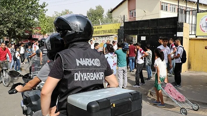 Diyarbakır'da okul çevrelerinde geniş güvenlik önlemleri
