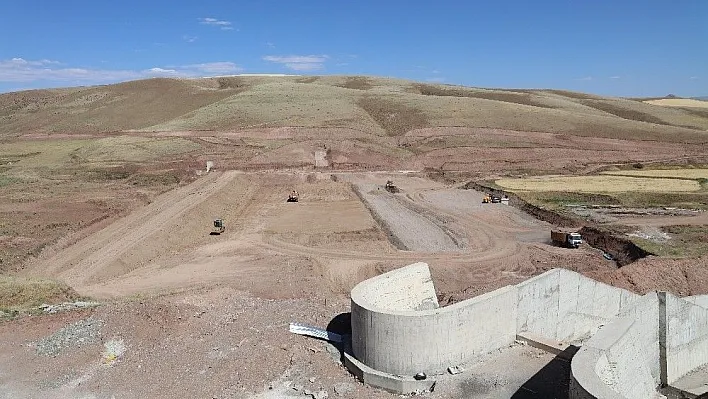 Erzincan Çatakdere Gölet'inde çalışmalar devam ediyor
