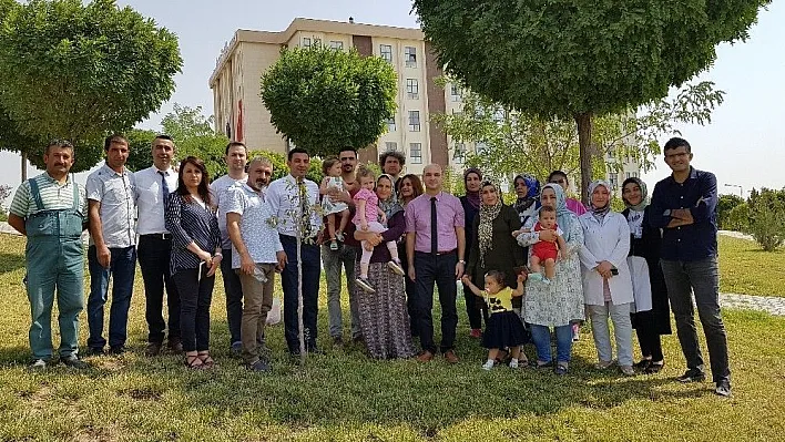 Fidanlar bebeklerle birlikte büyüyor

