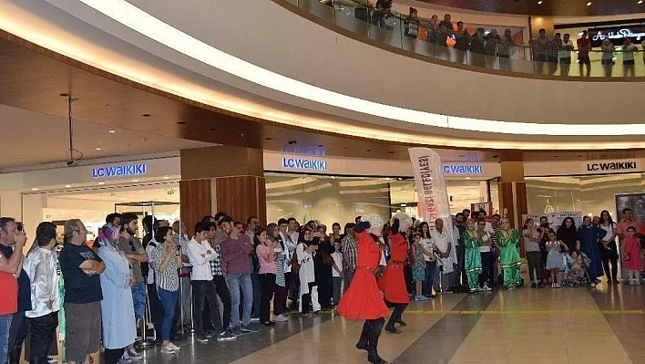 Kafkas dansı Malatyalıların beğenisini kazandı
