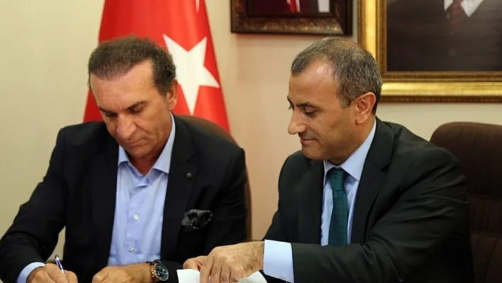 Kardeşi anısına Tunceli'de 8 derslikli okul yaptıracak
