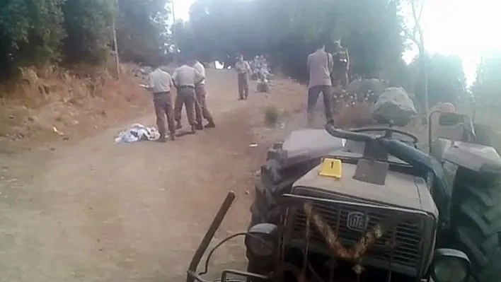 Şarampole devrilen traktör kız kardeşleri birbirinden ayırdı
