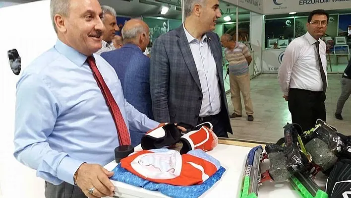 Buz standına sıcak ilgi
