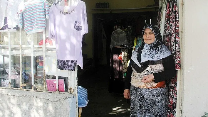 Küçük dükkanında kazandığı parayla kanser olan eşine bakıyor
