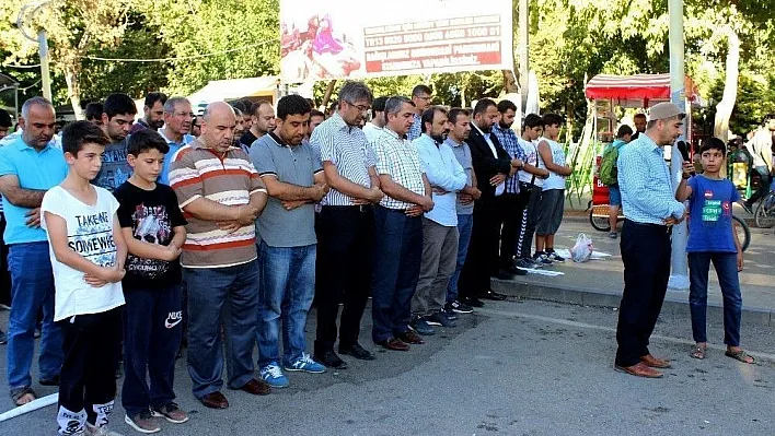 Muhammed Mehdi Akif için gıyabi cenaze namazı kılındı
