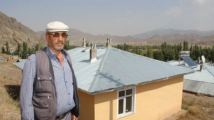 Afet konutunu beğenmeyen afetzede kirada oturuyor
