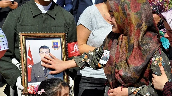 Şehidin cenazesinde 'Kahrolsun PKK' sloganları atıldı
