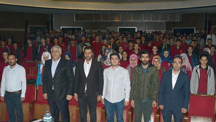 AK Parti Erzurum İl Başkanı Öz. Liselilerle tanışma toplantısında konuştu
