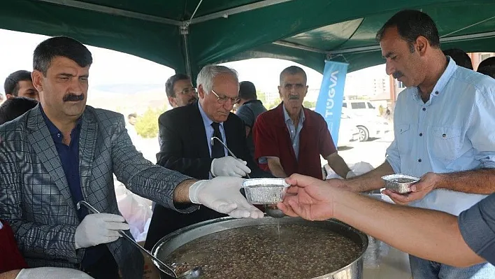 Bingöl'de 2 bin öğrenciye aşure ikramı
