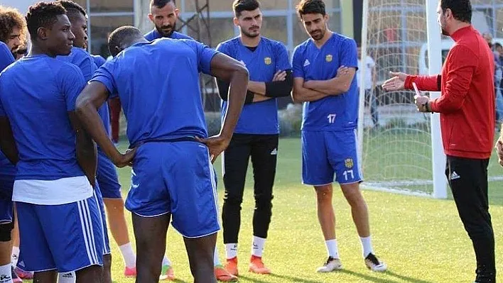 Erol Bulut, teknik direktörlük kariyerinin ilk maçına çıkmaya hazırlanıyor

