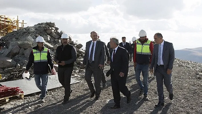 Vali Azizoğlu Doğu Anadolu Gözlemevi'nde (DAG) İncelemelerde bulundu
