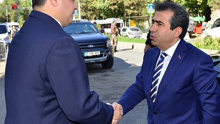 Vali Güzeloğlu, merkez ilçe kaymakamlıklarını ziyaret edip çalışmalar hakkında bilgi aldı
