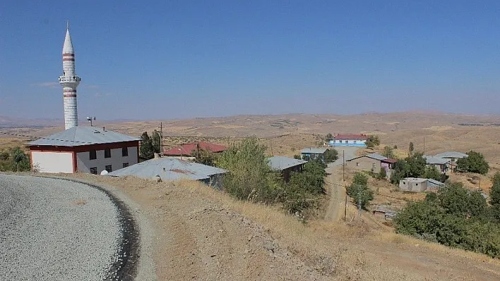 Günbalı köyü yol ve minareye kavuştu