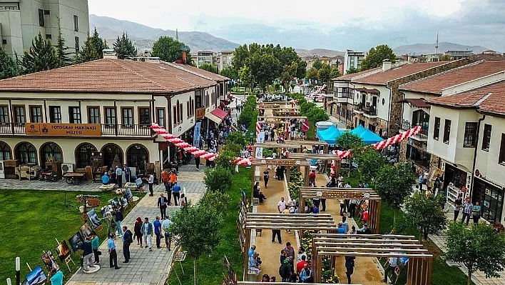 Türkiye'nin en büyük Fotoğraf Makinesi Müzesi açıldı
