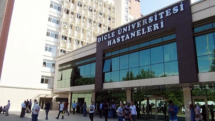 180 taşeronun işine son verildi, çalışanlar üniversite önünde toplandı
