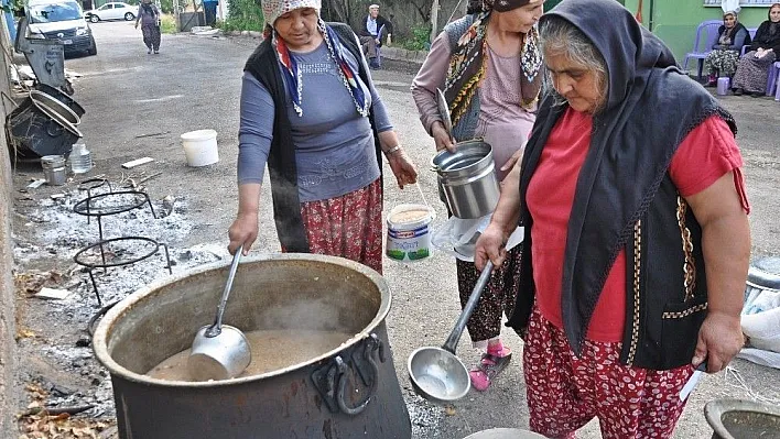 Gölbaşı İlçesinde bin kişilik aşure dağıtımı yapıldı
