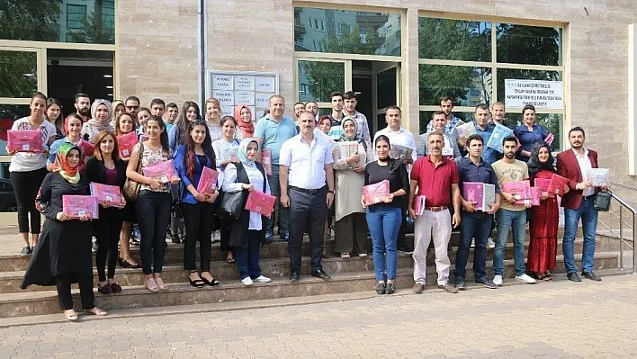 Kayapınar'da öğrencilere kırtasiye malzemesi desteği
