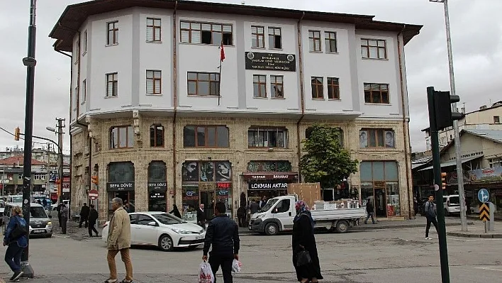 Vakıflar tarihin üzerinde oturuyor
