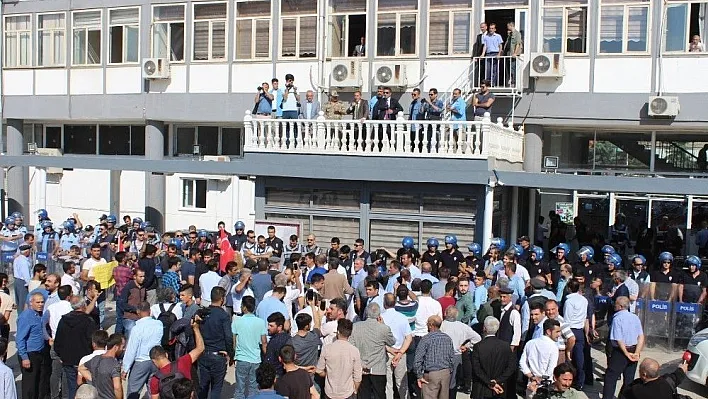 Vali Nurullah Naci Kalkancı tütün eylemcilerine hitap etti
