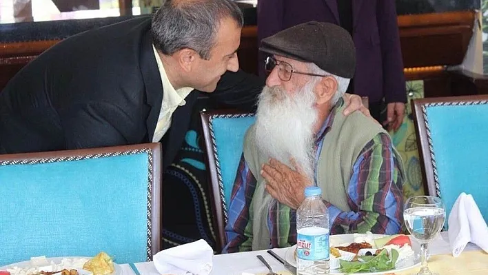 Vali Sonel, huzur evi sakinleriyle buluştu
