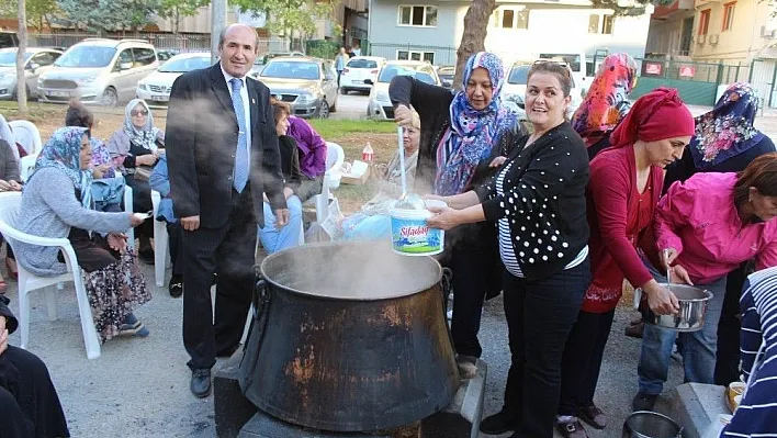 Küçük Hüseyinbey'de aşure etkinliği
