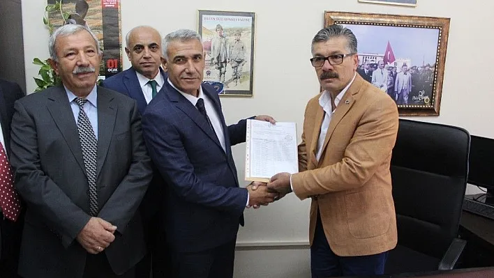 Osman Güder mazbatasını aldı

