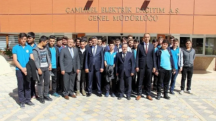 ÇEDAŞ, öğrencilerin mesleki gelişimine ışık tutuyor
