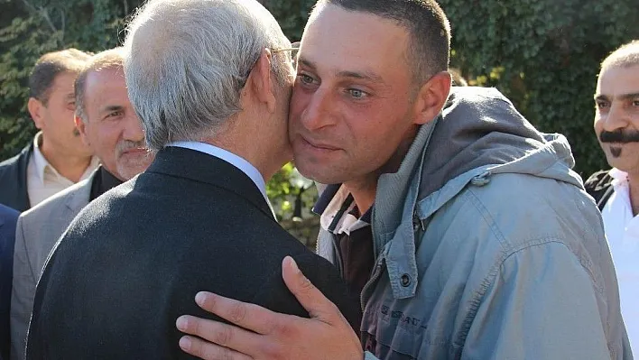 Kılıçdaroğlu, asker oğluna sarılarak Sivas'tan ayrıldı
