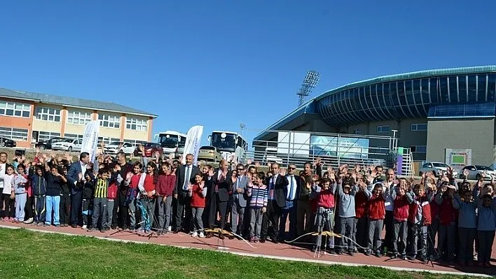 'Mobil Gençlik Merkezim' Erzurum'da
