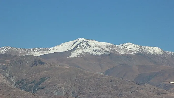 Erzincan'ın yüksek kesimleri karla kaplandı
