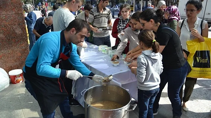 Malatya'da aşure dağıtımı
