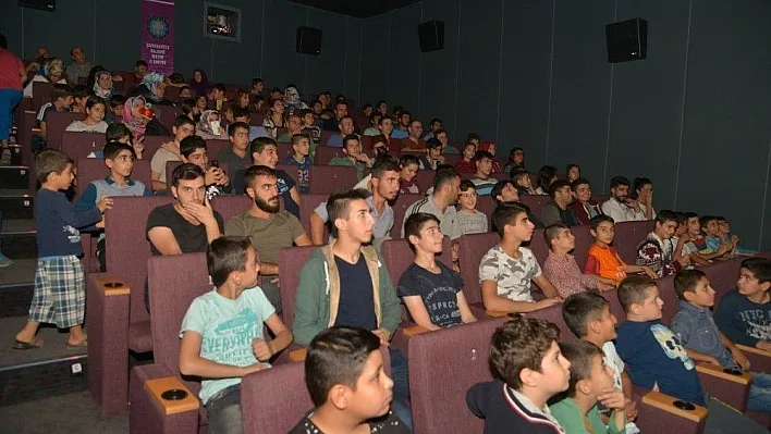 Hafta sonu sinema salonları dolup taştı
