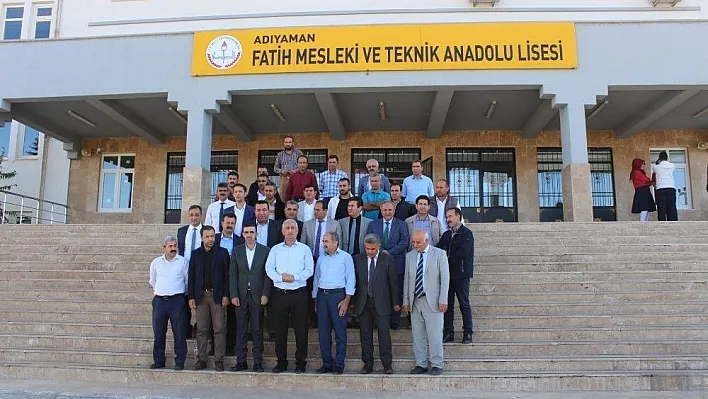 Eğitim Bir-Sen'den feraceli öğrenci okula alınmadığı iddiasıyla ilgili açıklama
