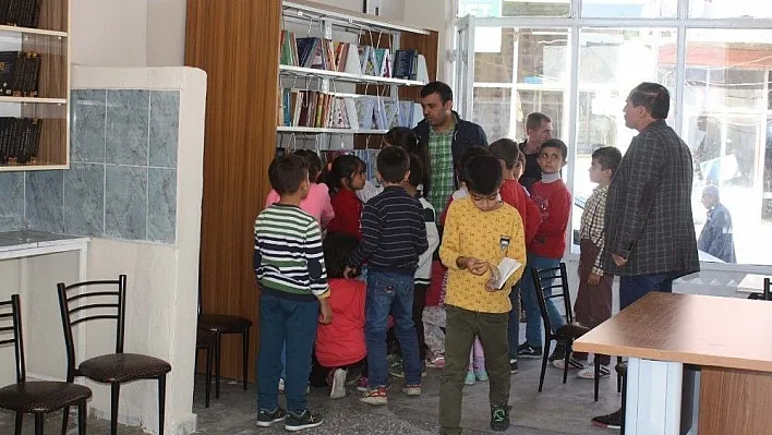 Kitap kafe halkın hizmetine girdi
