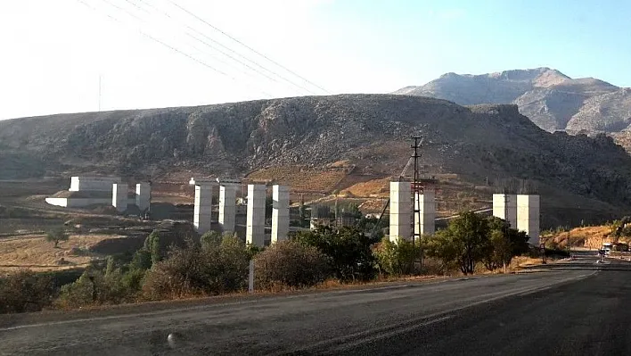 Kahta-Narince-Nisisibi yolunda çalışmalar tüm hızıyla sürüyor
