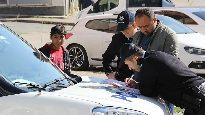 Kaçırdığı arabayla okula giderken kaza yaptı
