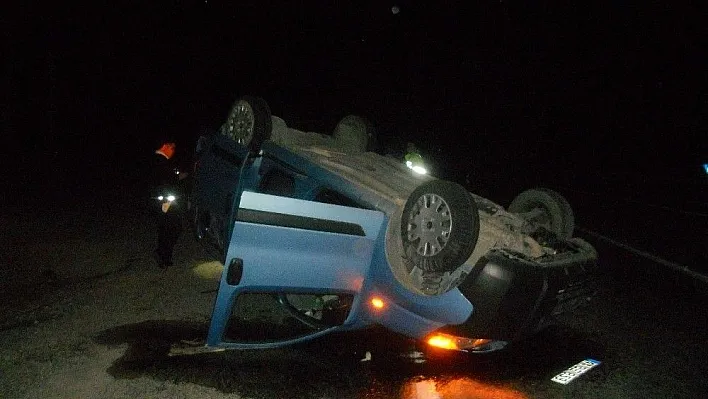 Adıyaman'da hafif ticari araç ile minibüs çarpıştı: 3 yaralı
