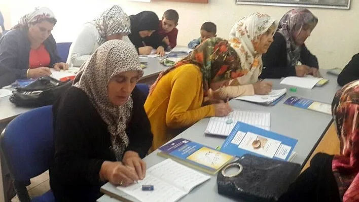 Ergani'de okuma-yazma bilmeyen 3 bin kişiye kurs
