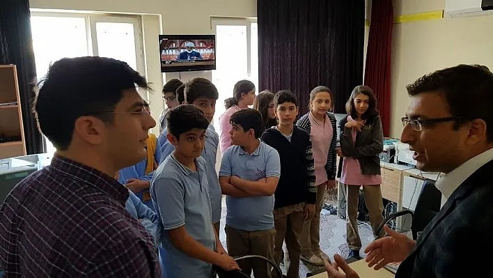 Öğrenciler televizyon ve radyoculuk hakkında bilgi edindi
