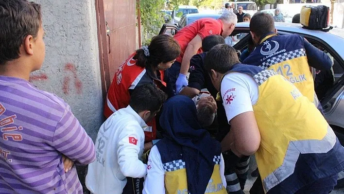 Yolcu minibüsü ile otomobil çarpıştı: 4 yaralı
