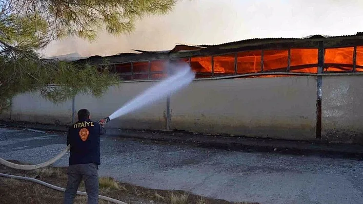 Adıyaman'da eski tekel depolarında yangın
