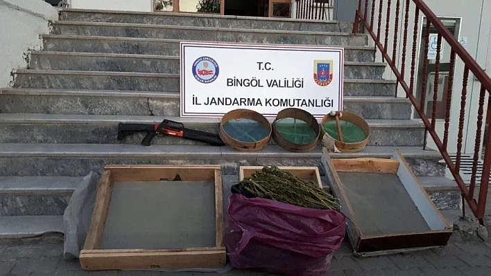 Bingöl'de 9 kilo esrar ele geçirildi
