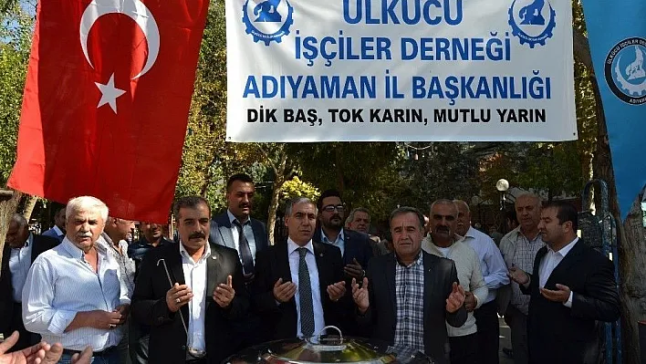 Ülkücü İşçiler Derneği aşure dağıttı
