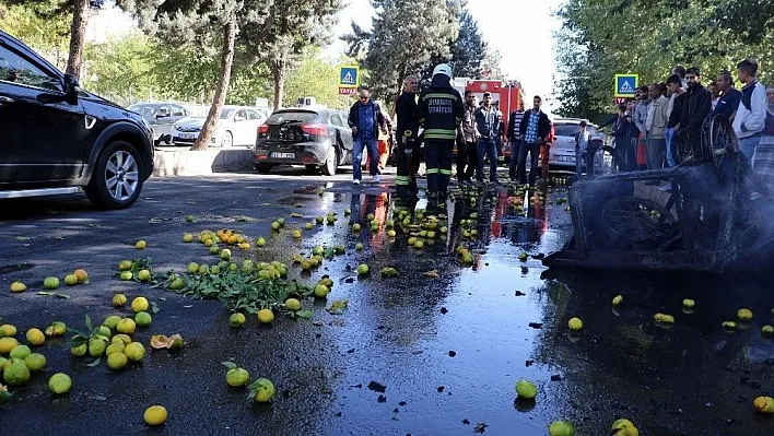 Zabıtaya kızan seyyar satıcı tezgahını yaktı
