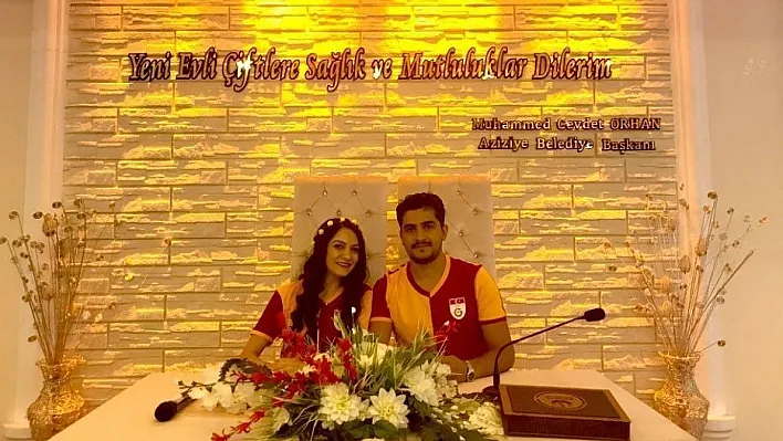 Nikah masasına Galatasaray formasıyla oturdular
