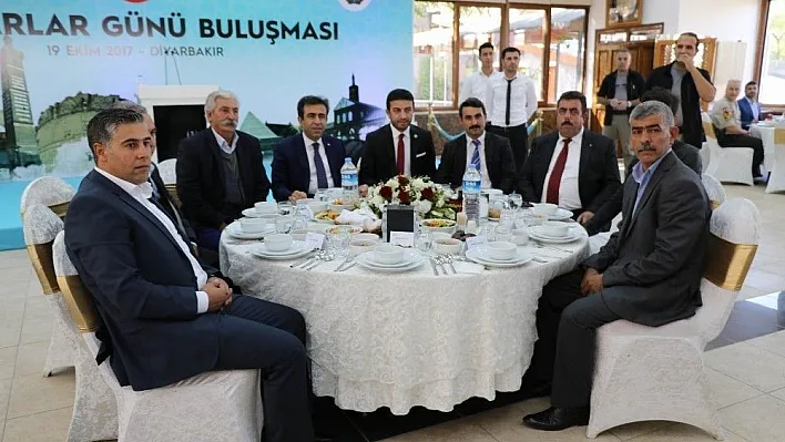 Vali Güzeloğlu muhtarlarla bir araya geldi
