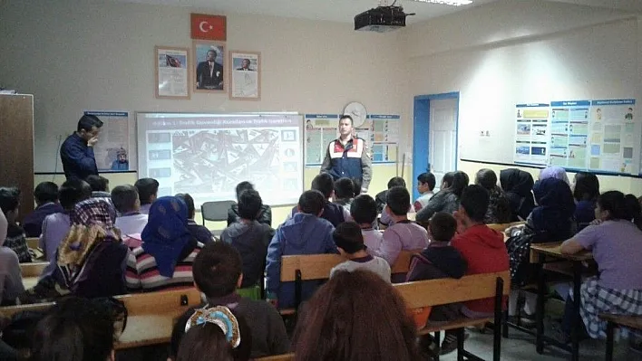 Jandarmadan öğrencilere trafik eğitimi

