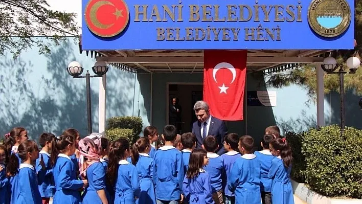 Hanili çocukların umutları kitaplarla büyüyor
